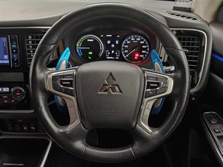 2017 Mitsubishi Outlander - Thumbnail