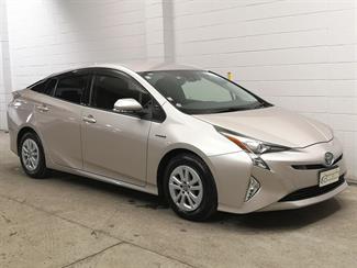 2017 Toyota Prius - Thumbnail