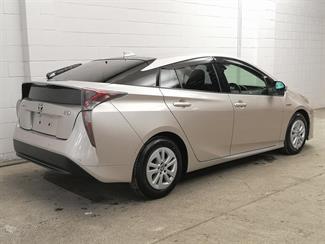 2017 Toyota Prius - Thumbnail