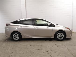 2017 Toyota Prius - Thumbnail