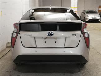 2017 Toyota Prius - Thumbnail