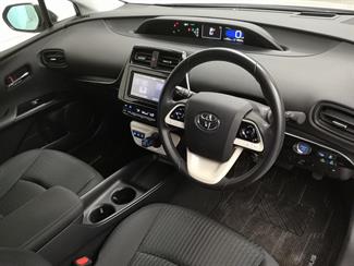 2017 Toyota Prius - Thumbnail