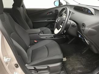 2017 Toyota Prius - Thumbnail