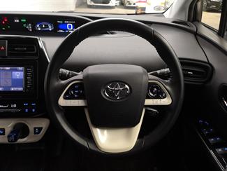 2017 Toyota Prius - Thumbnail