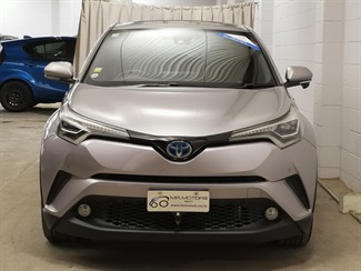 2017 Toyota C-HR - Thumbnail