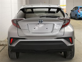 2017 Toyota C-HR - Thumbnail
