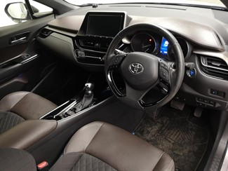 2017 Toyota C-HR - Thumbnail
