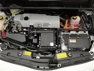 2013 Toyota Prius - Thumbnail