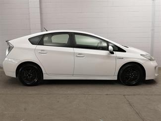 2013 Toyota Prius - Thumbnail