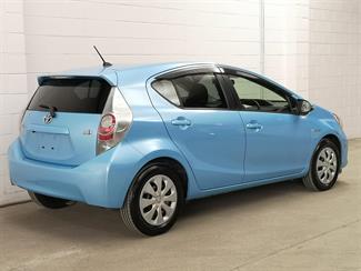 2013 Toyota Aqua - Thumbnail