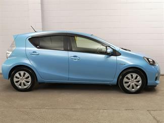 2013 Toyota Aqua - Thumbnail