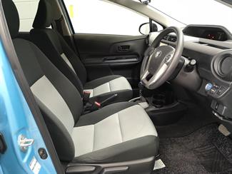 2013 Toyota Aqua - Thumbnail
