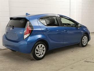2015 Toyota Aqua - Thumbnail