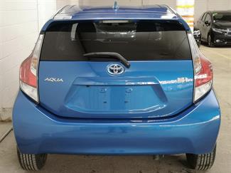 2015 Toyota Aqua - Thumbnail