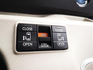 2016 Toyota Sienta - Thumbnail