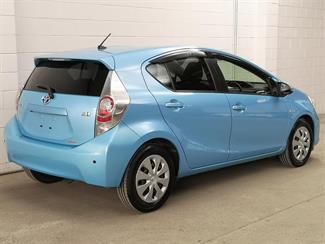 2012 Toyota Aqua - Thumbnail