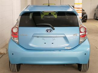 2012 Toyota Aqua - Thumbnail