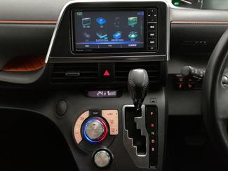 2017 Toyota Sienta - Thumbnail