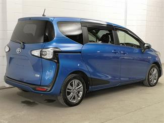 2017 Toyota Sienta - Thumbnail