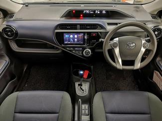 2015 Toyota Aqua - Thumbnail