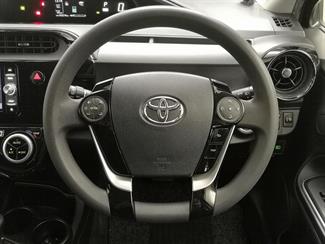 2017 Toyota Aqua - Thumbnail
