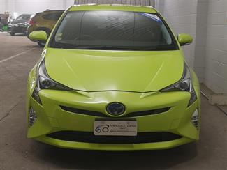 2018 Toyota Prius - Thumbnail