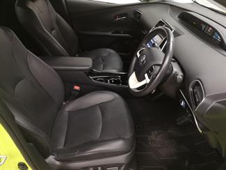2018 Toyota Prius - Thumbnail