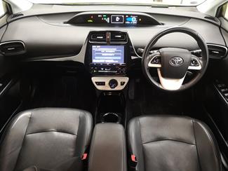 2018 Toyota Prius - Thumbnail