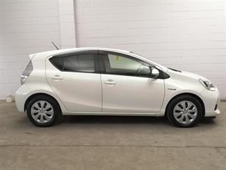 2013 Toyota Aqua - Thumbnail