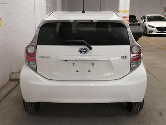 2013 Toyota Aqua - Thumbnail
