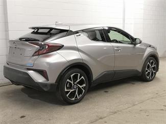 2017 Toyota C-HR - Thumbnail