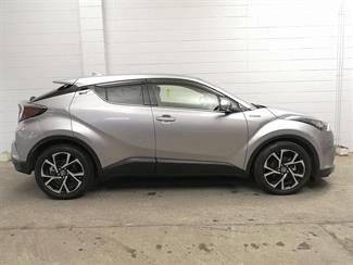 2017 Toyota C-HR - Thumbnail