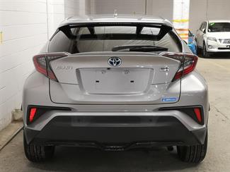 2017 Toyota C-HR - Thumbnail