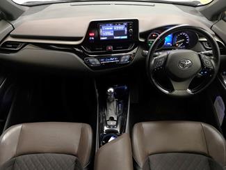 2017 Toyota C-HR - Thumbnail