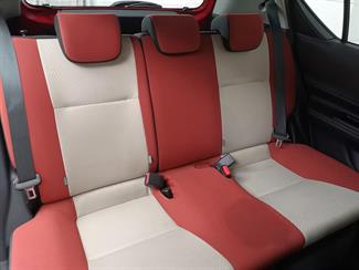 2015 Toyota Aqua - Thumbnail