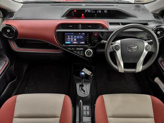 2015 Toyota Aqua - Thumbnail