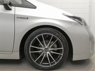 2015 Toyota Prius - Thumbnail