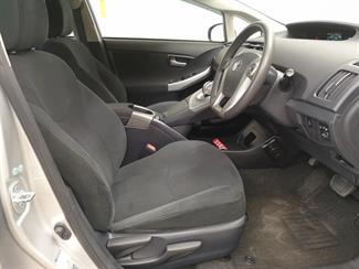 2015 Toyota Prius - Thumbnail