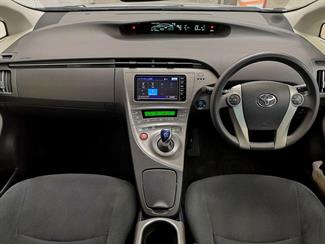 2015 Toyota Prius - Thumbnail