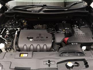 2016 Mitsubishi Outlander - Thumbnail