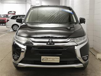 2016 Mitsubishi Outlander - Thumbnail