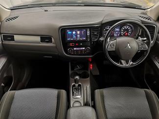 2016 Mitsubishi Outlander - Thumbnail
