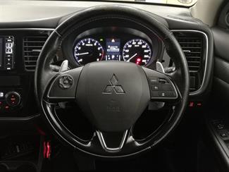2016 Mitsubishi Outlander - Thumbnail