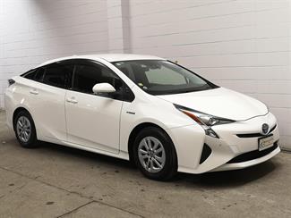 2017 Toyota Prius - Thumbnail