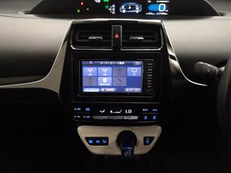 2017 Toyota Prius - Thumbnail