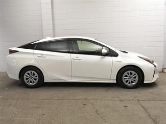 2017 Toyota Prius - Thumbnail