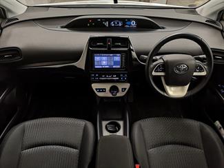 2017 Toyota Prius - Thumbnail