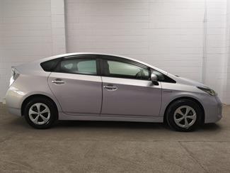 2012 Toyota Prius - Thumbnail