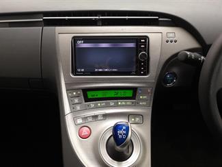 2015 Toyota Prius - Thumbnail