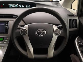 2015 Toyota Prius - Thumbnail